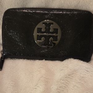 Tory Burch Shiny Black Long Zip Continental Wallet...EUC